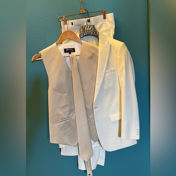 BRYAN MICHAELS Men’s Ivory Slim Fit 2 Piece Tuxedo W/Champagne 4 Piece Vest Set - Picture 3 of 17